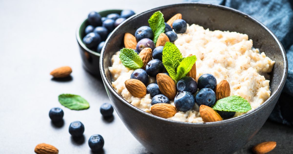 Oatmeal with Fresh Berries and Nuts