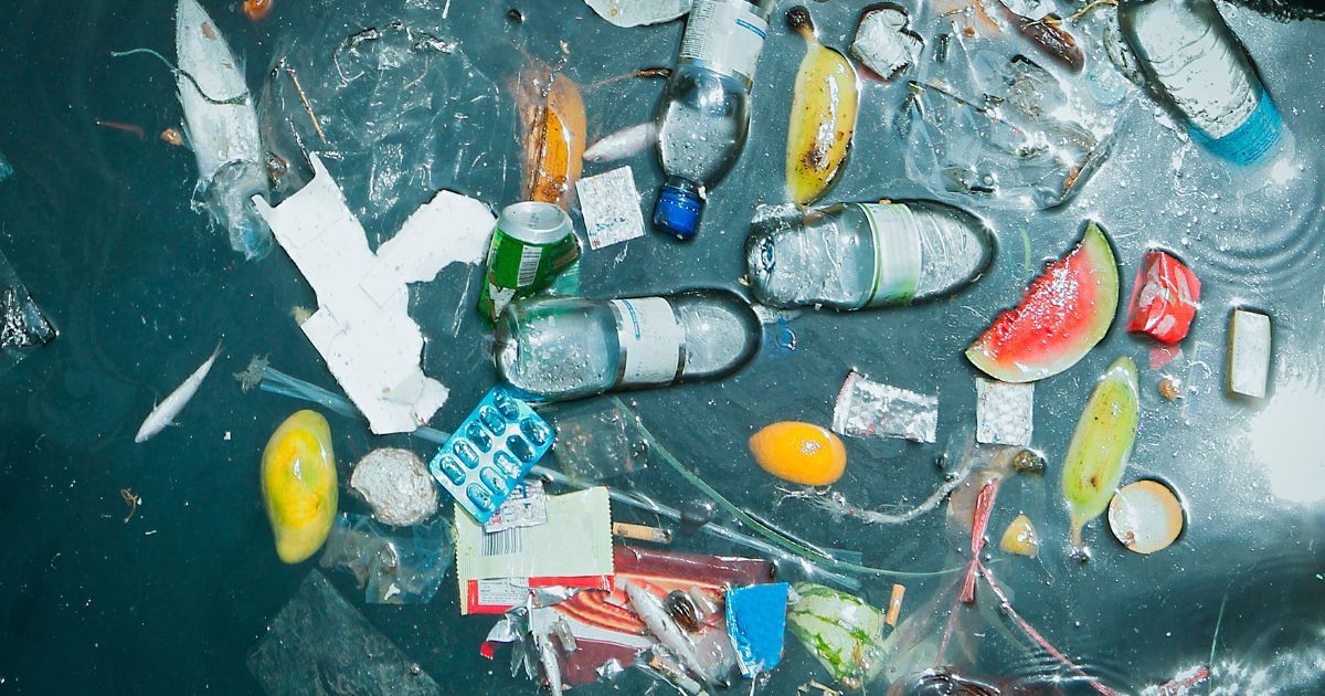 plastic waste in sea