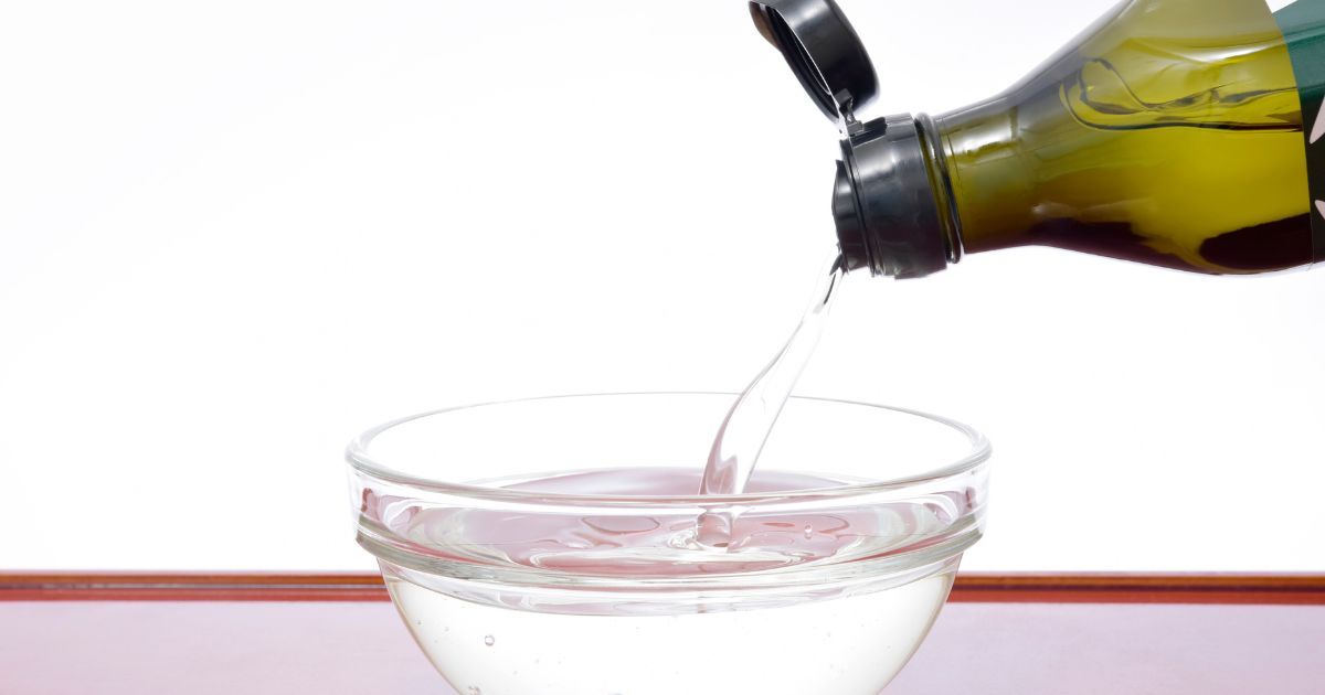 pouring MCT oil